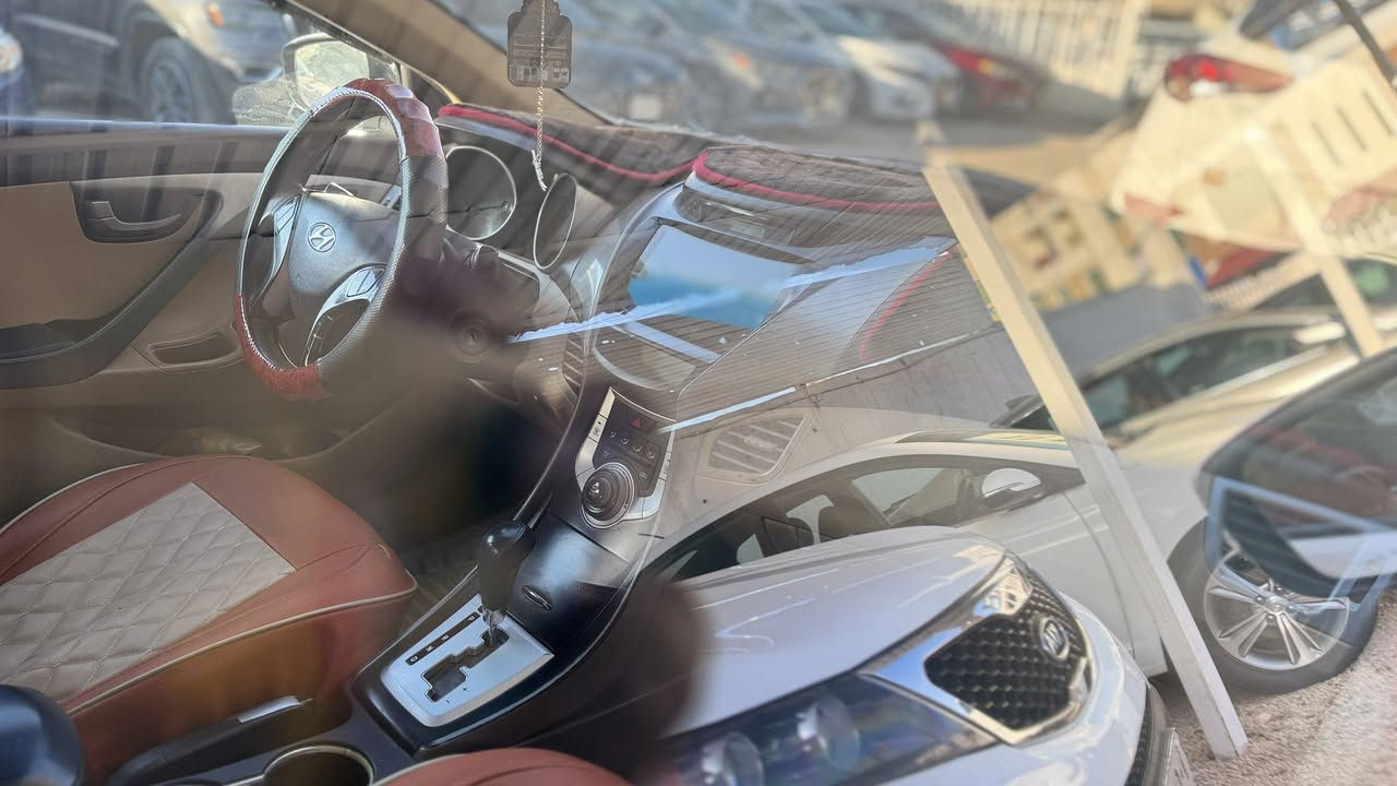 هيونداي إلنترا للبيع** 🚗
الموديل:** [2012]
الرقم:** أربيل وكاله او تحويل 
محرك 1600 مبدل جديد بدون تبخير او تنقيص 
بيها البنيد صبغ ومكانين بارد بدون دواخل 
مكانها رمادي للأستفسار ***********
