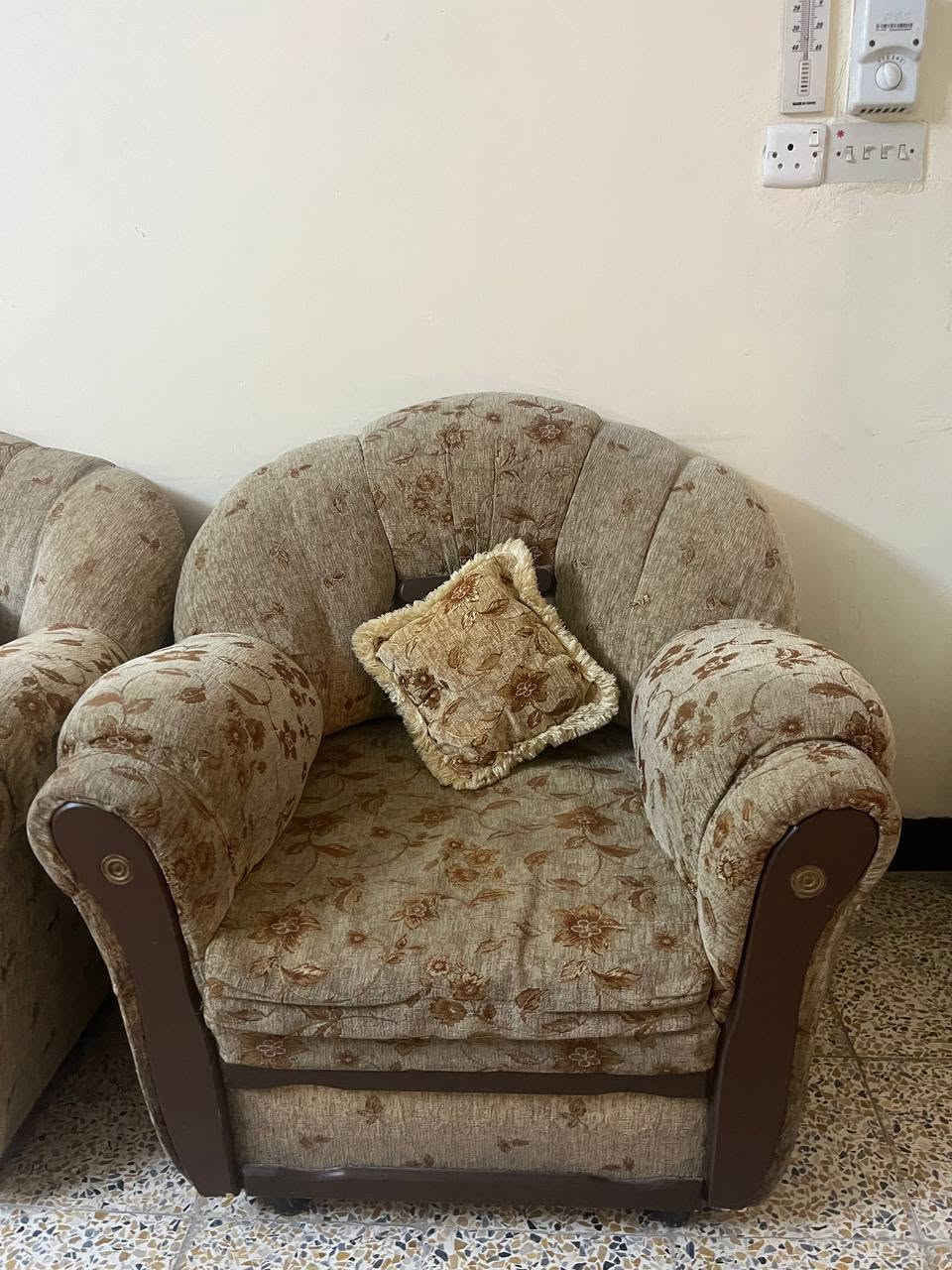 طخم قنفات للبيع 
٥ قطع ٣ كبار ٢ صغار 
السعر ٧٥ الف 
الموصل الجانب الايسر 
***********
