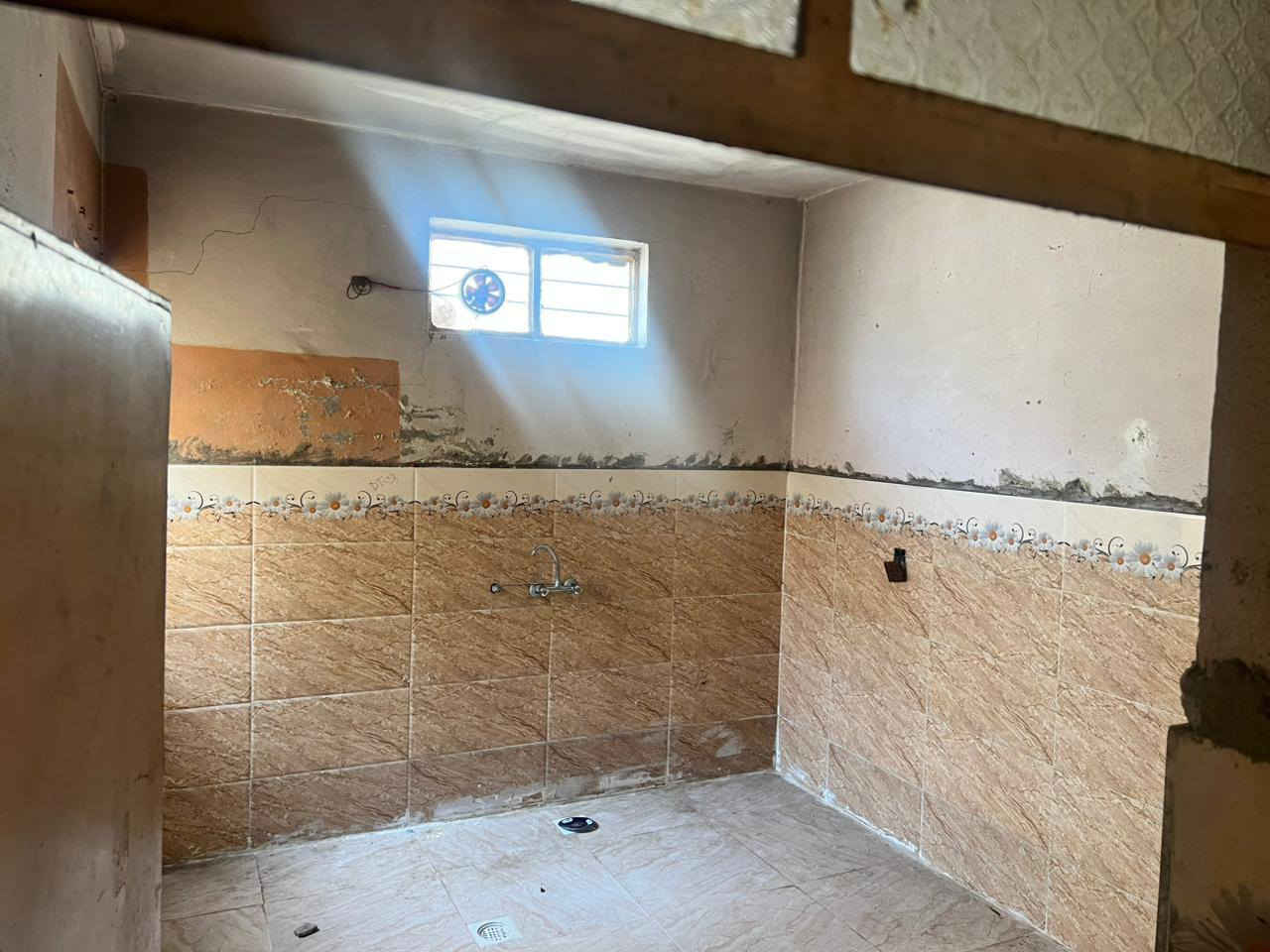 ‏بيت للإيجار في حي البكر  منظمة مساحة 100 متر قرب جامع الرؤوف للاستفسار اتصال رقم التالي ***********
