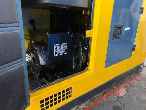 تحيه طيبه
مولد ازوزه 2 بستم 
سعه التوليد 12.5kv
كاتم نوع أقصى 
مع منظومه حمايه 
للاستفسار 
***********
***********
