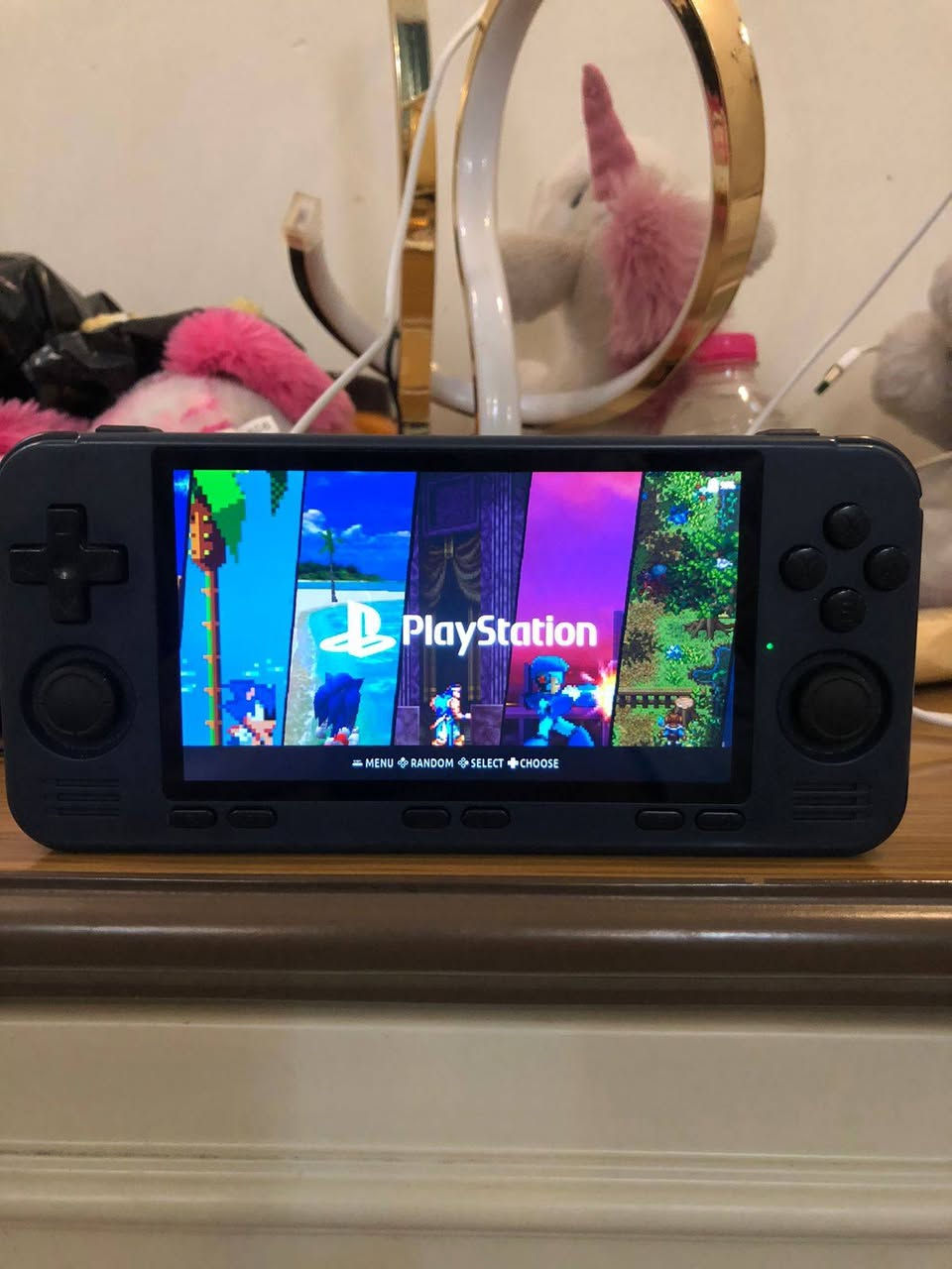 المطابق مرئيًا
#متاح جهاز ألعاب محمول من طراز Powkiddy RGB10Max3 Pro. 

يتميز بشاشة IPS مقاس 5.0 بوصة بدقة 720*1280 بكسل
يعمل بنظام التشغيل JELOS Linux.يحتوي على بطارية مدمجة بسعة 4000 مللي أمبير في الساعة تدعم ما يصل إلى 8 ساعات من اللعب مع رام 64 GB 
يمكنه تشغيل محاكيات مختلفة، بما في ذلك PS2.
 سعر ٧٥ بغداد مدينة الصدر قطاع ١٨ لايوجد توصيل 
***********
