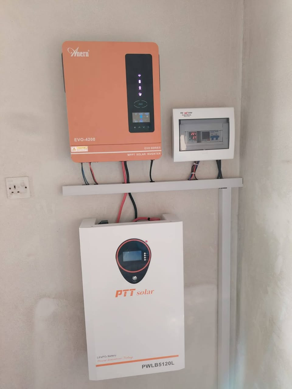 بفضل الله وبحمده قامت كوادر شركتنا (شركة المهندس للطاقة الشمسية) بنصب منظومة طاقة شمسية منزلية لأحد زبائن شركتنا
العرض الاقوى تحطيم الاسعار 🔥 🔥 🔥 🔥 🔥 🔥
العرض الاول 🔥 🔥 🔥
السعر : 4،500،000 نقدا
السعر : 6،000,000 قسط 
القسط الشهر 333 الف فقط
القدرة : 20 نهاري و 15 ليلي 
الألواح: 620 واط ضمان 15 سنة  عدد 8
البطارية: ليثيوم حجم 15 كيلو واط ضمان 5 سنة
الانڤيرتر :  حجم 6 كيلو مع واي فاي مدمج ضمان 2 سنة 
العرض الثاني 🔥 🔥 🔥
السعر :  3,3750,000 نقدا
السعر :5,000,000 قسط
القسط الشهري277 الف فقط
القدرة : 10 نهاري و 10 ليلي 
الألواح: 610 واط ضمان 15 سنة  عدد 5
البطارية: ليثيوم حجم 10 كيلو ضمان خمس سنوات
الانڤيرتر :  حجم 6 كيلو مع واي فاي مدمج ظمان 2 سنة
العرض الثالث 🔥 🔥 🔥
السعر : 3.000،000 نقدا
السعر : 4,250,000 قسط 
القسط الشهري 236 الف فقط
القدرة : 10 نهاري و 7 ليلي 
الألواح: 620 واط ضمان 15  سنة عدد5
البطارية: ليثيوم حجم 7 كيلو ضمان خمس سنوات
الانڤيرتر : حجم  4 كيلو ضمان 2 سنة 
العرض الرابع 🔥 🔥 🔥
السعر : 2،500،000 نقدا
السعر : 3,500,000 قسط
القسط الشهري 223 الف فقط
القدرة : 8 نهاري و 5 ليلي 
الألواح: 620 واط ضمان 15 سنة  عدد 4
البطارية: ليثيوم حجم 5 كيلو ضمان خمس سنوات
…………………………………………
المنظومات الحامضية  
العرض الاول  🔥🔥🔥
السعر: 2.500.000 نقدا 
السعر: 3.500.000 قسط 
القسط الشهري 223 الف فقط 
القدرة: 9نهاري و6 ليلي 
الالواح : 620 واط ضمان 15 سنة عدد 4 
البطارية: اوكايا 200امبير c10 عدد 2 ضمان 1 سنة 
الانڤيرتر : حجم 4.2KW ضمان 1 سنة 
العرض الثاني 🔥🔥🔥
السعر: 1.750.000 نقد 
السعر: 2.500.000 قسط 
القسط الشهري 166 الف فقط 
القدرة: 7 نهاري و 3 ليلي 
الالواح: 620 واط ضمان 15 سنة عدد 3 
البطارية : اوكايا 200 امبير c10 عدد 2 ضمان 1 سنة 
الانڤيرتر : 4.2KW ضمان 1 سنة 
 #شركة #المهندس #للطاقة #الشمسية 
كركوك - الحويجة - شارع المشاتل قرب جامع كامل الحاج صكر مجاور شركتي الدليان والصبحي للحج والعمرة  والعمرة***********
للحجز و الاستفسار
مدير شركة المهندس للطاقة الشمسية  
ربيع سامي الجبوري 
⁨ ***********
مهندس سعد 
***********
انور الفرحان 
مدير المبيعات 
***********
مهندس الصيانة 
عزيز الفرحان 
***********
 عمر الفرحان 
***********
