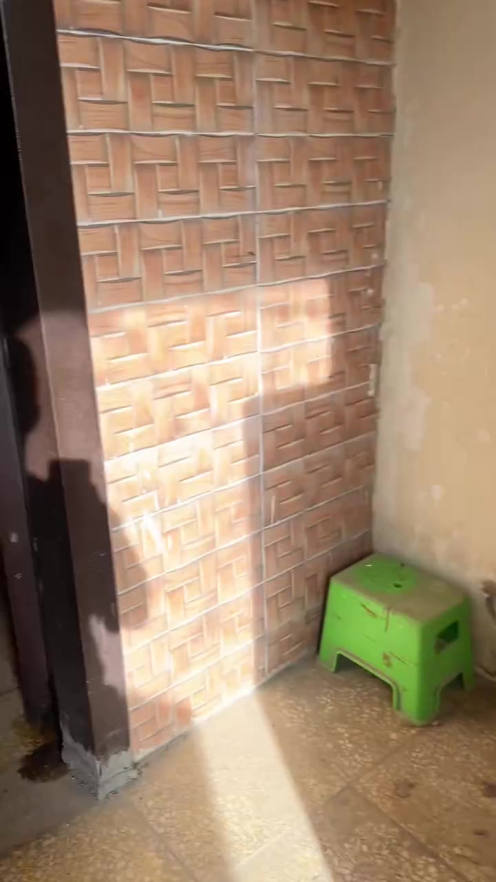 🏠🏠مشتمل للايجار او للبيع ويحتوي على محل والبيت ركن
🔸مساحه/67 واقع حال85
🔸يحتوي على استقبال ومطبخ و4نوم 
🔸الموقع الشعب سوك شلال بشارع فراسطه وبل قرب من جامع بدريه  
🔸للاستفسار/ ***********             
🔸او مراجعه مكتب دلاليه العامري🔸 
🔸موقع المكتب/ الشعب بشارع اسواق فدك🔸
