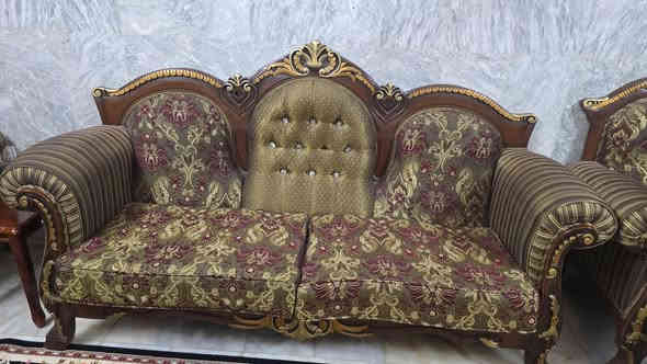 تخم تركي ١٠مقاعد نظيف جدا السعر ٤٠٠ الف 
الرقم ***********
