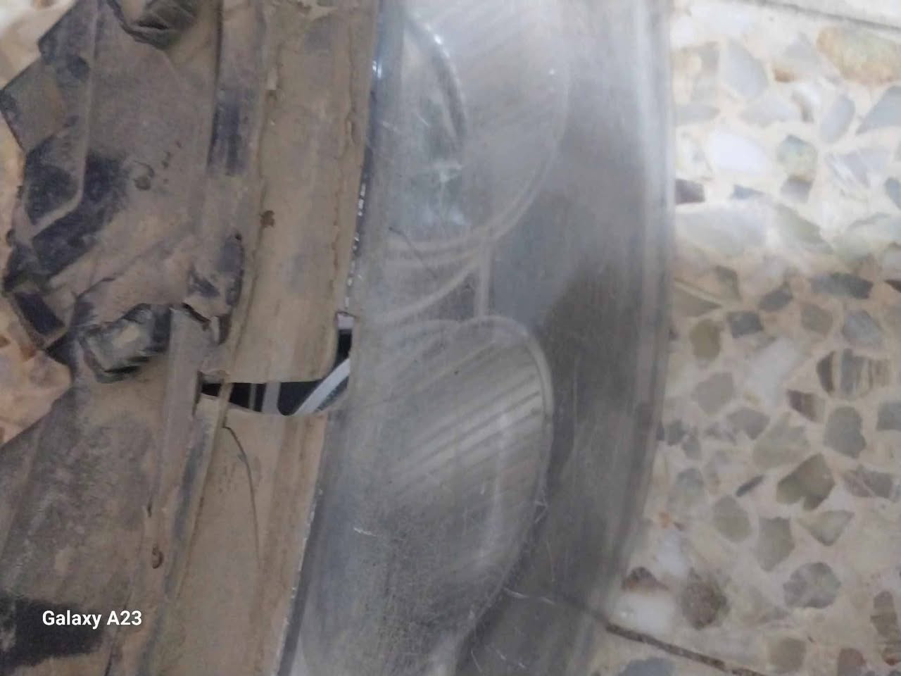 السلام عليكم 
ماصدات سنتافيا 
مديل 2012
بس التك الايمن منفوك مفطور تدبدل  له الجامه 
مكاني العماره 
رقم الهاتف ***********  وتساب او الخاص
