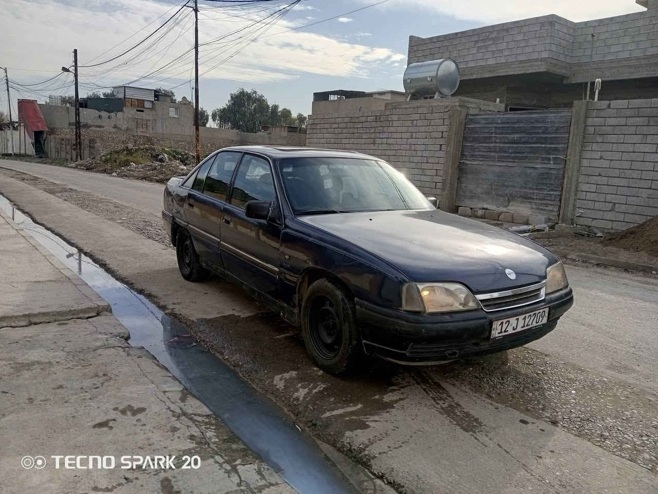 السلام عليكم
سياره للبيع اوميكا موديل 1989
سياره نظيفه رقم انكليزي هزه جديده سنويه الى 2030 باسمي تيرات جديده بسعر 28 وبيها مجال 
للاستفسار 
***********
