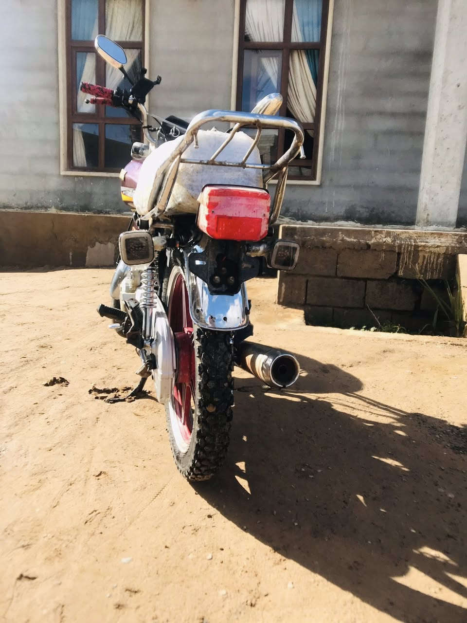 السلام عليكم دراجة نامه بر 5 كير 
نظافة 85‎%‎
كهربائيات كلشي شغال 
بانزين تنساه شلع 
محرك بشرط 
مكاني ناحية العباسي 
السعر /550
رقمي ***********
