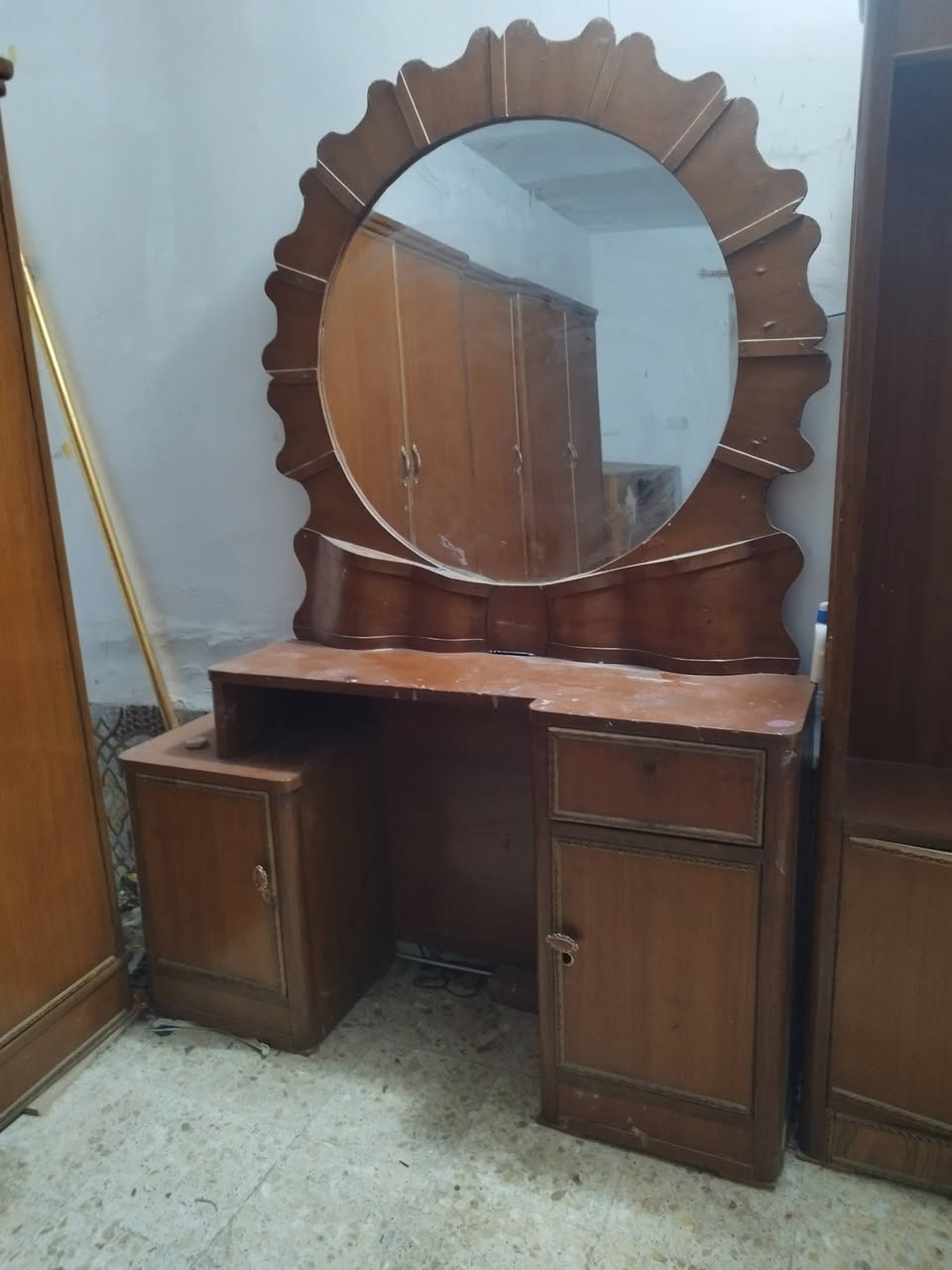 غرفة اخشاب خمسة أبواب السعر ٦٠٠ وبيه مجال


**إذا كنت صاحب هذا الإعلان وتريد حذفه لأي سبب، رجاءا أرسل رسالة إلى الدعم الفني**