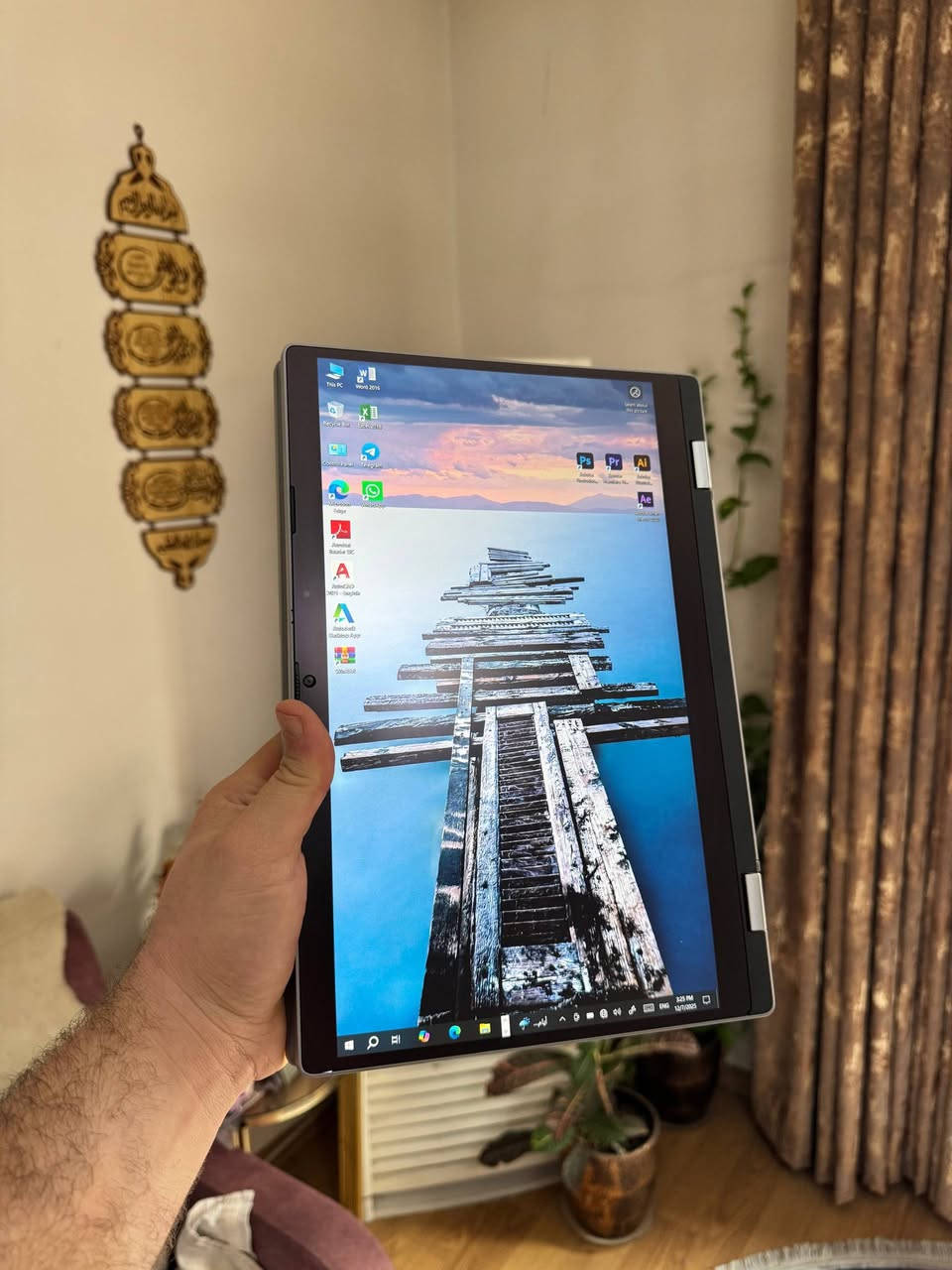 السلام عليكم
لابتوب لمس قلاب 2in1 DELL LATITUDE 3330 جيل 11 لمس قلاب 360درجة حديثة لون سلفر
مواصفاتها
CORE i5 1145G7 كور اي فايف جيل 11 
RAM 16كيكا ddr4
هارد ssd nvme m.2 256 كيكا
كارت الشاشة حديث intel iris xe graphics (8كيكا)
حجم الشاشة 13.3 ips full hd لمس قلاب ضد التوهج والانعكاس 
تحتوي على بصمة وجه face id وكذلك بصمة اصبع finger print 
كيبورد ضوئي 
تحتوى علي منفذ تايب سي TYPE C
لابتوب نضيفة كلش ومعتني بيها وبنظافتها 
لابتوب قوية وحديثة وتشغلك كل البرامج الهندسية والرسم ومنصب اوتوكاد ٢٠٢١ وبرامج الفوتوشوب 
مكاني بغداد الاسكان شارع مستشفى الطفل
السعر 500 الف بيها مجال بسيط 
***********
