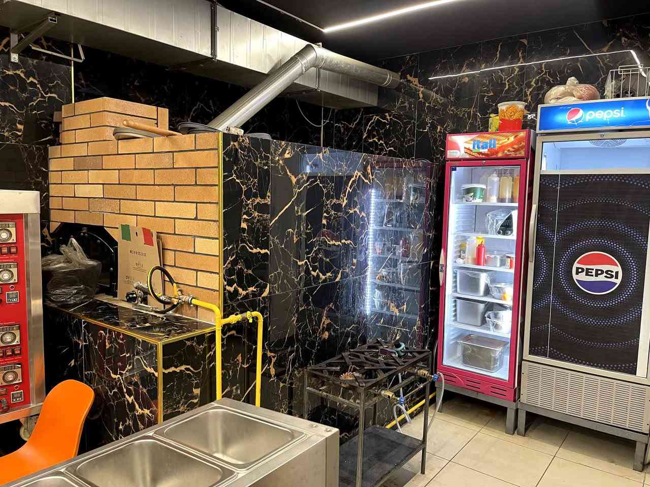 ڕێستورانت بۆ فرۆشتن مەساحەی ٢٠٠مەتر 
هەولێر ٤٠ مەتری نزیک لەنگە 
باشترین کەرەستەکانی دروست کردنی فاست فودی تێدایە 
سیستە فێنک کەرەوەی سەقفی بۆ کراوە 
سیستەمی کاشێری مطبغو مێز کاشێری بۆ کراوە 
بێ کەمو کوڕیە ئامادەیە بۆ کار کردن 
بە بێ هیچ کەمو کوڕیەک

سـعـر : لە کۆمێنت داوابکە ڕاستەوخۆ بۆت دێت 📥 

ژمارەی خاوەنەکەی 
***********
