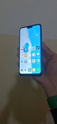 هواوي واي9 • ٦٤/٤ • خلل باللمس والكاميرا