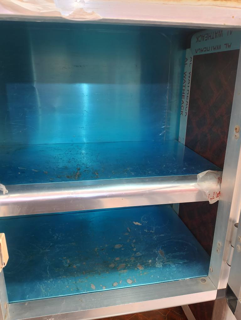 سلام عليكم كاونتر مستعمل نضيف جداً قياس مترين+سنكي متر نص السعر 200وبي مجال كربلاء  حي العسكري العابد مقابل مستوصف ***********او*********** كربلاء, العراق
