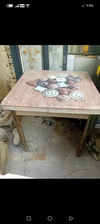 طاولة طعام • بدون كراسي • نهيت حيور