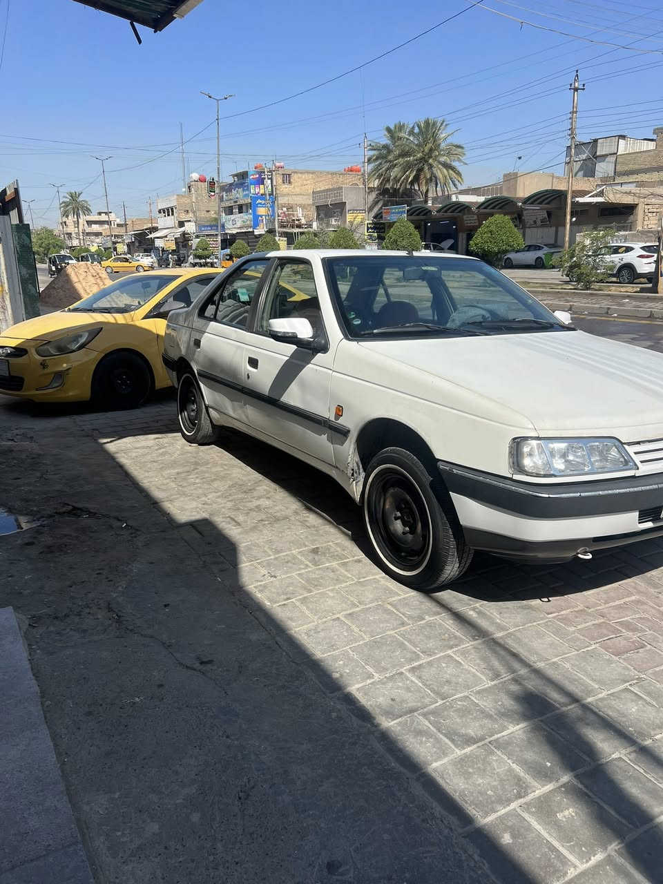 السلام عليكم
بيجو 405 
الموديل 2009
سيارة نضيفة 
مكينة وكير خير من الله 
تخم تاير جديد 
صدر جديد
السيار خير من الله 
مابيها أي نقص 
بس التبريد 
السعر ٣٥وبيها مجال 
العنوان بغداد 
***********
اخوان اني مكلف با النشر هاذ رقم صاحب السيارة
