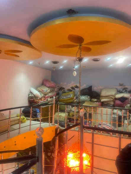 سلام عليكم بيت مساحه 262 بناء طابوك طابو زراعي يحتوي على غرفتين وصاله مطبخ مجموعه صحيات داخليه دوانيه عنوان ابو الخصيب حمدان قريب على شارع الفوك الصناعية سعر 140 بي مجال قليل رقم ***********
