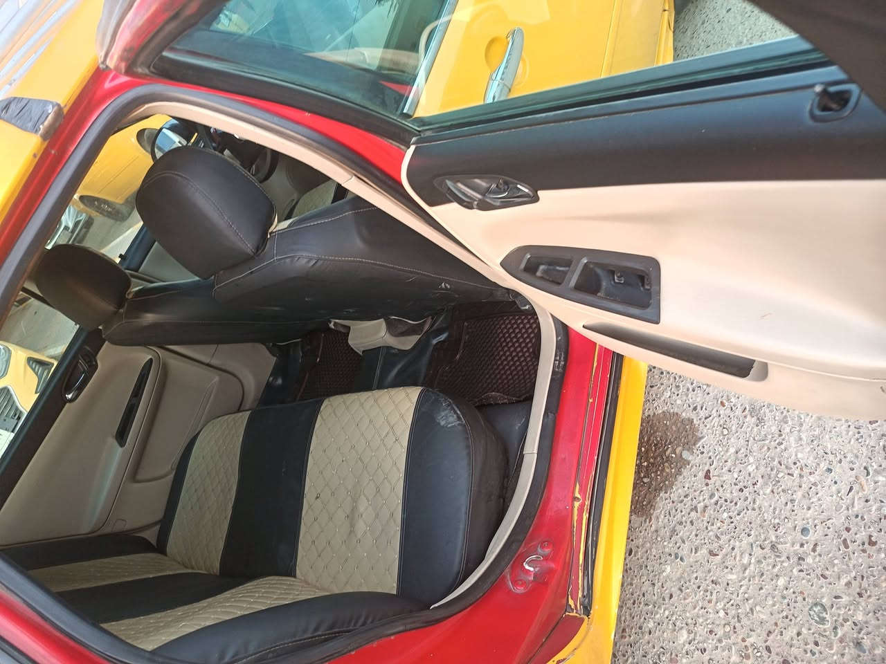 سلام عليكم امباله موديل 11انكليزي تحولي مباشر مكينه وكير وضفيره وكهربائيات جديده خيرمن الله تبريد شغال وحداديه 90/100 مصفره غرامات هيئه ومورو /***********
