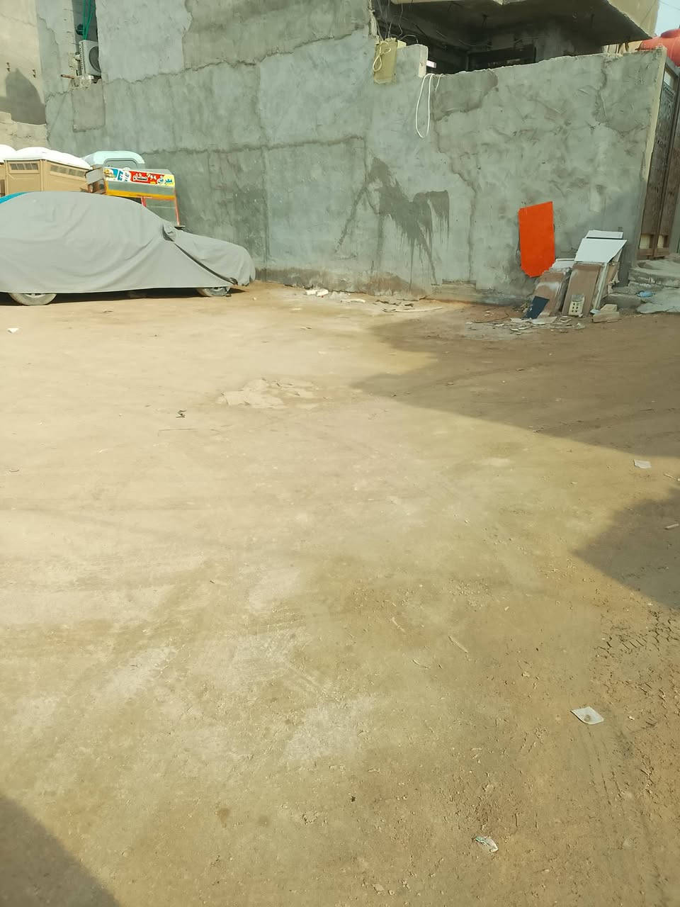 سلام عليكم 
قطعه للبيع مساحه 50 متر 
ركن 
تبعد عن الامام 5 كم كيلو 
العنوان كربلاء قرب مدينة الزائرين مقابل عمود 131 
***********
