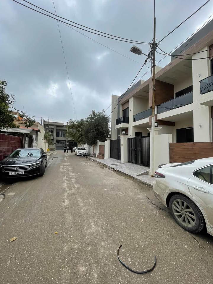 🔶#نوع العقار 👈: داران ZERO لاصحاب الذوق والفخامه 🏡
🔶المساحة :👈 كل دار (150)م 
🔶الواجهة :👈 كل دار (7نص )م 
🔶تفاصيل :👈( يتكون دار من طابقين 

الطابق الاول : يتكون من غرفتين نوم واستقبال وهول ومطبخ حار بارد وصحيات بالاضافه لكراج سياره 

اما الطابق الثاني : يتكون من غرفتين نوم ومجموعه صحيات وهول 

🔶موقع العقار :👈 ( 📍كركوك طريق بغداد حي معلمين مقابيل جامع الفتح 🏡  ) 💯

🔶نوع الملكية :👈 طابو ملك صرف بأسم شخص واحد 

🔶#سعر :👈 ليصلك السعر علق ب ( تم ) 💸

🔶للمعلومات :👈اكثر مراجعة مكتب عماد للعقارات 
او مراسلة صفحه 👇

🔶الاتصال مسؤول ☎️

📞07730_161_568

📞0777_649_1016

📞0770_134_0982

📞0770_667_8585

📞0770_131_9545

🔶لا تترددون بالتواصل معنا لدينا خبرة متراكمة
في عالم العقارات 
نساعدك على معرفة احتياجك و كل ما هو مناسب و 
الافضل لك 

🔶عنوان المكتب:📍 كركوك طريق بغداد مقابيل هولدنيك سلام  نستقبل جميع العروض السكنيه والتجاريه بكافة مناطق كركوك وبأشراف محامي عماد 

موقع المكتب https://l.instagram.com/?u=https%3A%2F%2Fmaps.google.com%2F%3Fq%3D35.434261%2C44.377026&e=AT133Fkttos1ceSkFKAr97oIy0Hm4kdadP3zTGcw7vkc3dJDNaofikOcX3VfbD4P-g5LWL4oQ30GsUbVU2WVj0XJn0eHtgt0hij6yeV3yObLuYI-CBMhU4eyDyQL

#عقارات_كركوك #بيع_شقق_كركوك #ايجار_كركوك  
#عقارات_طريق_بغداد #عماد_للعقارات #استثمار_عقاري  
#بيوت_للبيع #عقار_العراق #شقق_للبيع #مكتب_عقار
