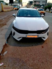 K5 2022 خليجي محرك 2000دوش   عداد المسافه 53 شاشه ابل كار بلي واندرويد...