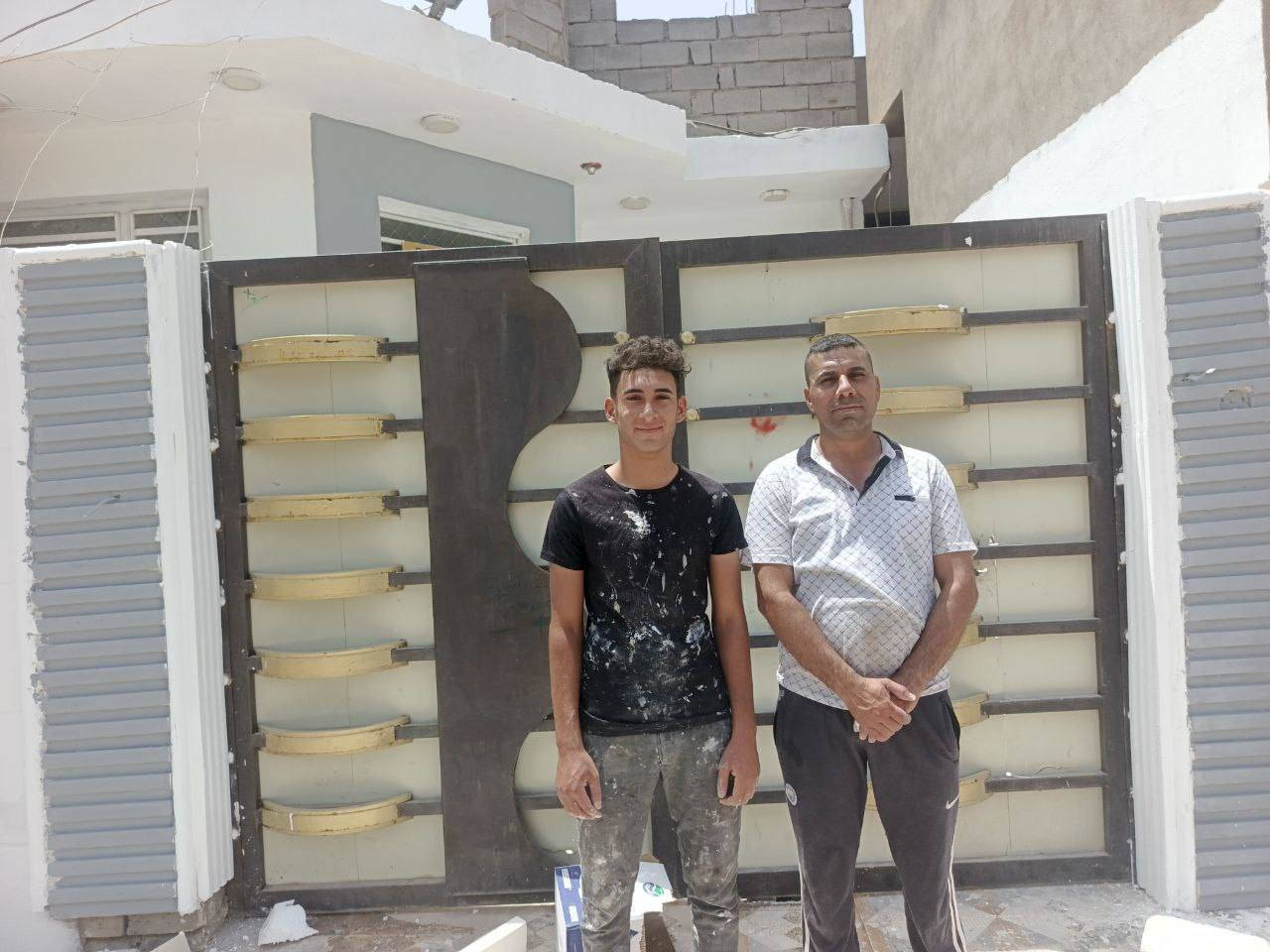 اللهم صلِّ على محمد وآل محمد
عمل اليوم صبغ واجه لون ابيض وتطعيم لون رصاصي 
عمل  فوم تركي سياج 
مستعدين كافت ديكورات واصباغ خارجية وداخليه فوم تركي 
ومن الله التوفيق يارب 
حسوني لديكور 
***********
