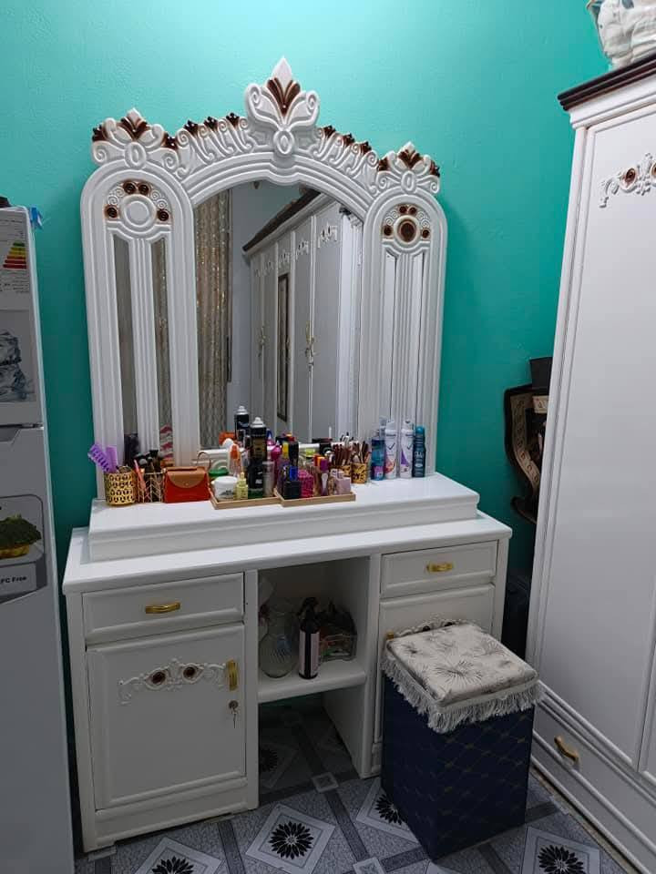 سلام عليكم غرفه نوم للبيع نضافة نفس الصور للبيع مامتواجد عل فيس الاستفسار ***********
