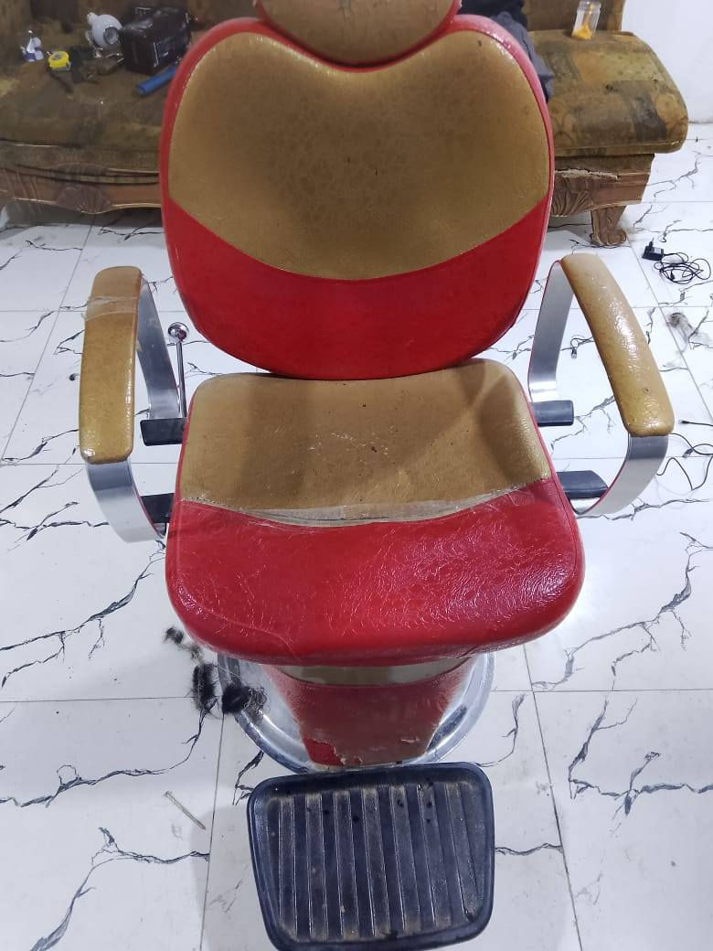 كرسي البيع مثل ماوضح بصوره شغال جكته عنوني البصراه قضاء المدينه سعره 100رقم ***********
