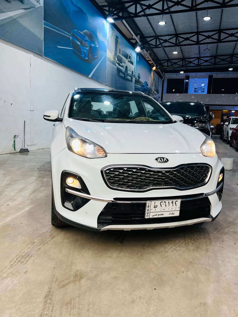 السلام عليكم 
سبورتج موديل 2019 فول مواصفات خليجي مكفولة 
مكينة 2000 دوش ماشية 79 الف 
مواصفات
بصمة تشغيل + بصمة ابواب 
بانوراما 
كراسي جلد + كهرباء
حساسات امامية + خلفية
هاند بريك كهرباء + اوتو هولد
نظام نزول منحدرات 
مري كهرباء + اشاير بالمري
نڤكيشن
شاشة كبيرة + كامرة دوارة
شاحن لاسلكي 
داخل لونين 

السعر 205 وبيهة مجال 

استفسار 📞 ‭0771 631 3141‬

العنوان📍زيونة تقاطع ملعب الشعب خلف محطة وقود المثنى 

معرض الليث لتجارة السيارات
