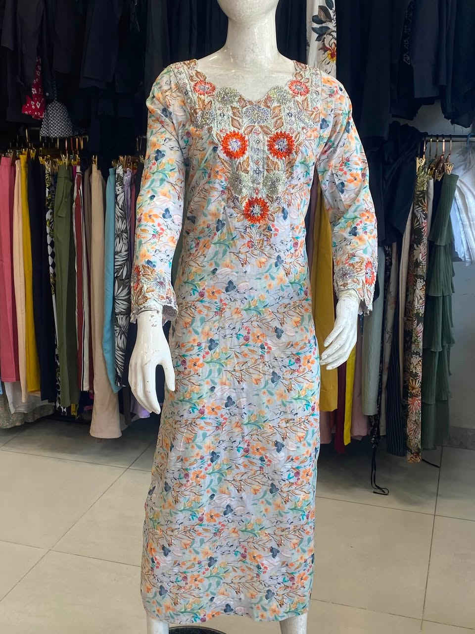 نموذج من كسر اليوم فستان غير مستخدم  + دشداشة نسائية  الفرع الاول 🌹


**إذا كنت صاحب هذا الإعلان وتريد حذفه لأي سبب، رجاءا أرسل رسالة إلى الدعم الفني**