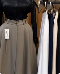 تنوره سنبل بف  طولها 90  فري سايز تلبس قياسات 38 الى 44