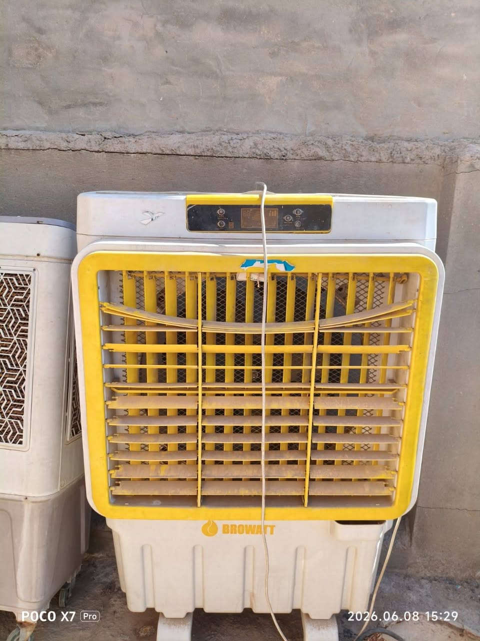 سبلن طن نقص غاز
ثلاجه كبيره الباب مالتهة واكع اثلج 
مبرده كببره جده  ومبرده وسط بيهة خلل بسيط 
ومبرده صغيره تشتغل 

ابيعهن شعل السعر ٤٠٠ 

مكاني الزعفرانيه 
***********
