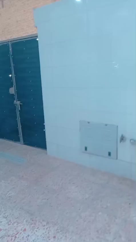 سلام عليكم دار للبيع المساحة 120 منتر مربع بناء سنه 2025 العنوان مدينه الصدر حي الكوفه شارع الملعب تصل وبيك خير وتدلل ***********
