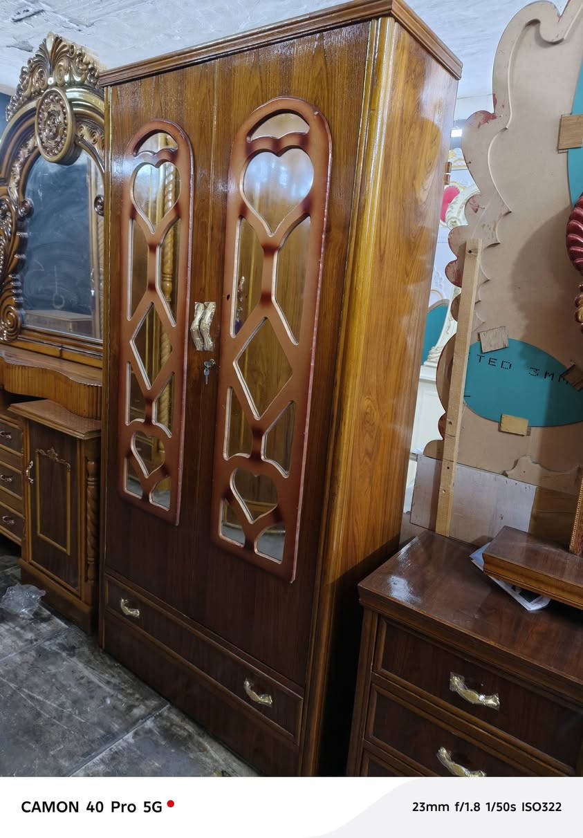 غرفة ٦باب ملحق تزكام شغل ثكيل خارج داخل صاج زاوية كنتورية دنك صاج غرفة نضافتها 95/100اي ضرر مابيها سعرها ٩٠٠ مكان بغداد فلكة حي النصر يوجد توصيل ***********
