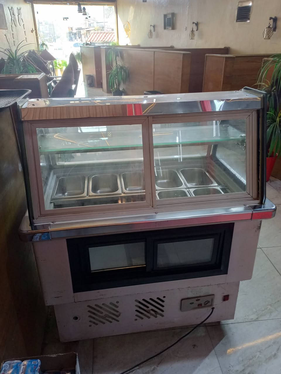 السلام عليكم
عارض مقبلات جديده ستخدام شهر واحد فقط 
لبيع سعره 300 الف 
***********
واسط الصويرة
