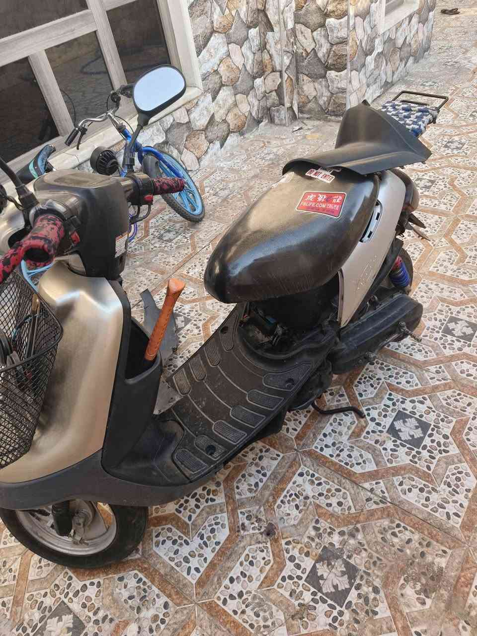 سلام عليكم ورحمة الله وبركاتة  مطور بوتين  للبيع  المطور كلو شغل سفل و شاير و هورن  بس فجه طفه ماعرف شبيه  قيم واخذ بس خلي الله  بين عيونك *********** واذا عندك مطور شحن  اروس
