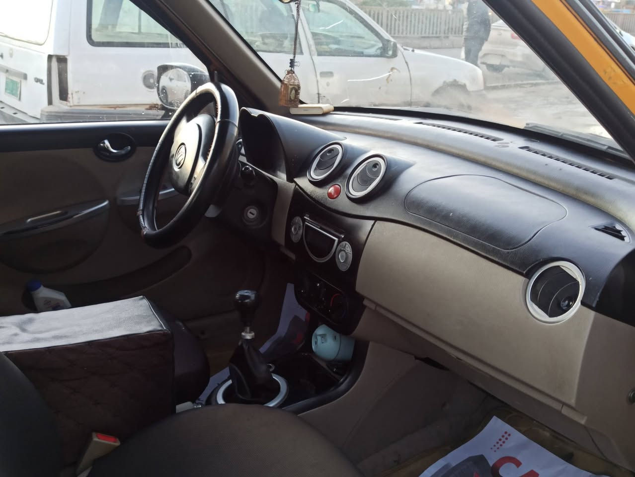 السلام عليكم 
ليفان 
موديل 2012
كابون بانزين 
رقم بغداد الماني 
سنويه لي 2027
محرك بدايه صرف 
كير شرط 
تبريد وتدفىه شرط 
هيئه عليها مال سنتين ع المشتري 
سياره ضررها بوند وجاملغ صبغ بدون دواخل شرط 
شرط التحويل  بالموصل 
السعر 28$وبيها مجال 
🛑ملاحظه مهمه
 يرجى الاتصال من  الساعه 9 صباحأ إلى الساعه 9 مساء
#العنوان موصل الجديده شارع بغداد مجاور سنتر بغداد
#مكتب ال رزان للسيارت
***********
***********
