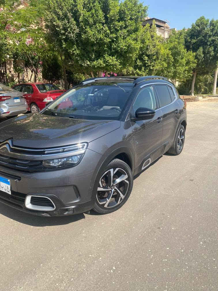 🔥 ستروين C5 إيركروس شين 2021 | Citroën C5 Aircross Shine 2021 🔥

🇫🇷 أيقونة الفخامة والراحة الأوروبية بحالة استثنائية.

✅ أعلى فئة Shine
✅ عداد 80,000 كم فقط
✅ صيانات توكيل بالكامل
✅ فبريكة بالكامل
✅ جاهزة على الاستخدام بدون أي مصروف

⭐ أبرز الكماليات:
✔️ فتحة سقف بانوراما
✔️ شاشة Touch + Apple CarPlay & Android Auto
✔️ عدادات ديجيتال
✔️ Keyless Entry & Start
✔️ كاميرا خلفية + حساسات أمامية وخلفية
✔️ فرش جلد فاخر
✔️ جنوط 18 بوصة
✔️ تكييف أوتوماتيك ثنائي
✔️ مثبت سرعة وأنظمة أمان متكاملة

📍المعاينة :الشيخ زايد (((01100395514)))) التواصل فون واتساب فقط القاهرة, مصر


**إذا كنت صاحب هذا الإعلان وتريد حذفه لأي سبب، رجاءا أرسل رسالة إلى الدعم الفني**