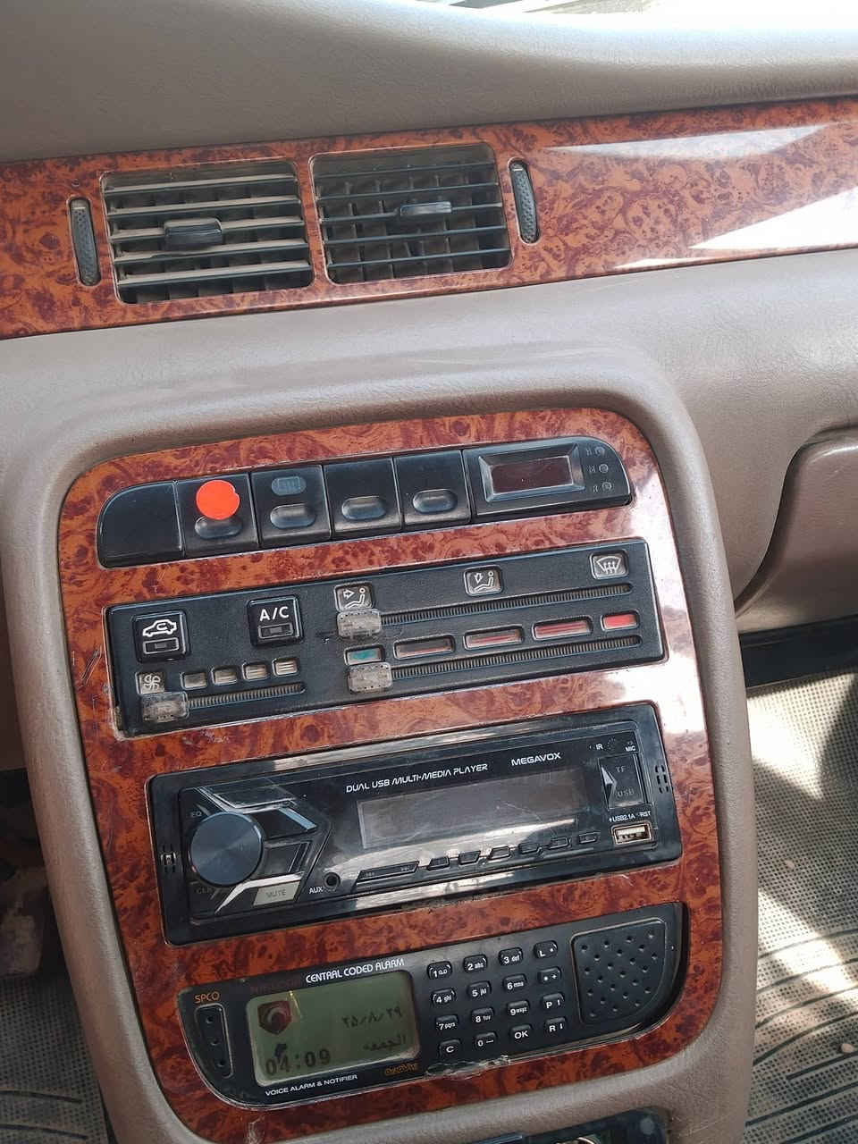 السلام عليكم سمند للبيع موديل2011 سياره جاهزه على اخر حبايه تبريد تدفئه كله شغال داخل صاج تخم تاير كشرها بدون ضربه كلشي مابي عده البنيد بي شخوط الباقي كفاله نكره سلف السعر35 وبي مجال حك الجيه مكاني بابل للأستفسار الاتصال ع رقم*********** بي واتساب
