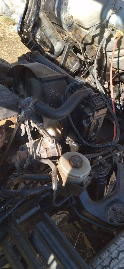 كيا ام عيون.. أدوات. أدوات. كير محرك كهربائيات شرط. السياره جاهزة. تشغل وتطلع.. تخم تاير جديد.. ***********
