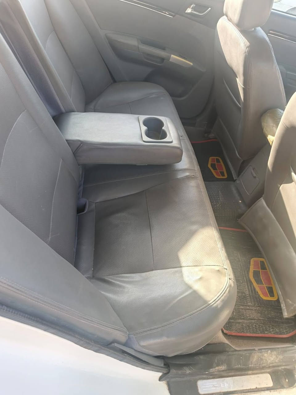 السلام عليكم
سيارة امكراند فول فتحة السيارة بيهة صبغات خفيفة تبريد شغال حدادية مكينة كير كل مكفول السيارة رقم انكليزي كربلاء السعر 55 اوبيهة مجال للشراي ***********
