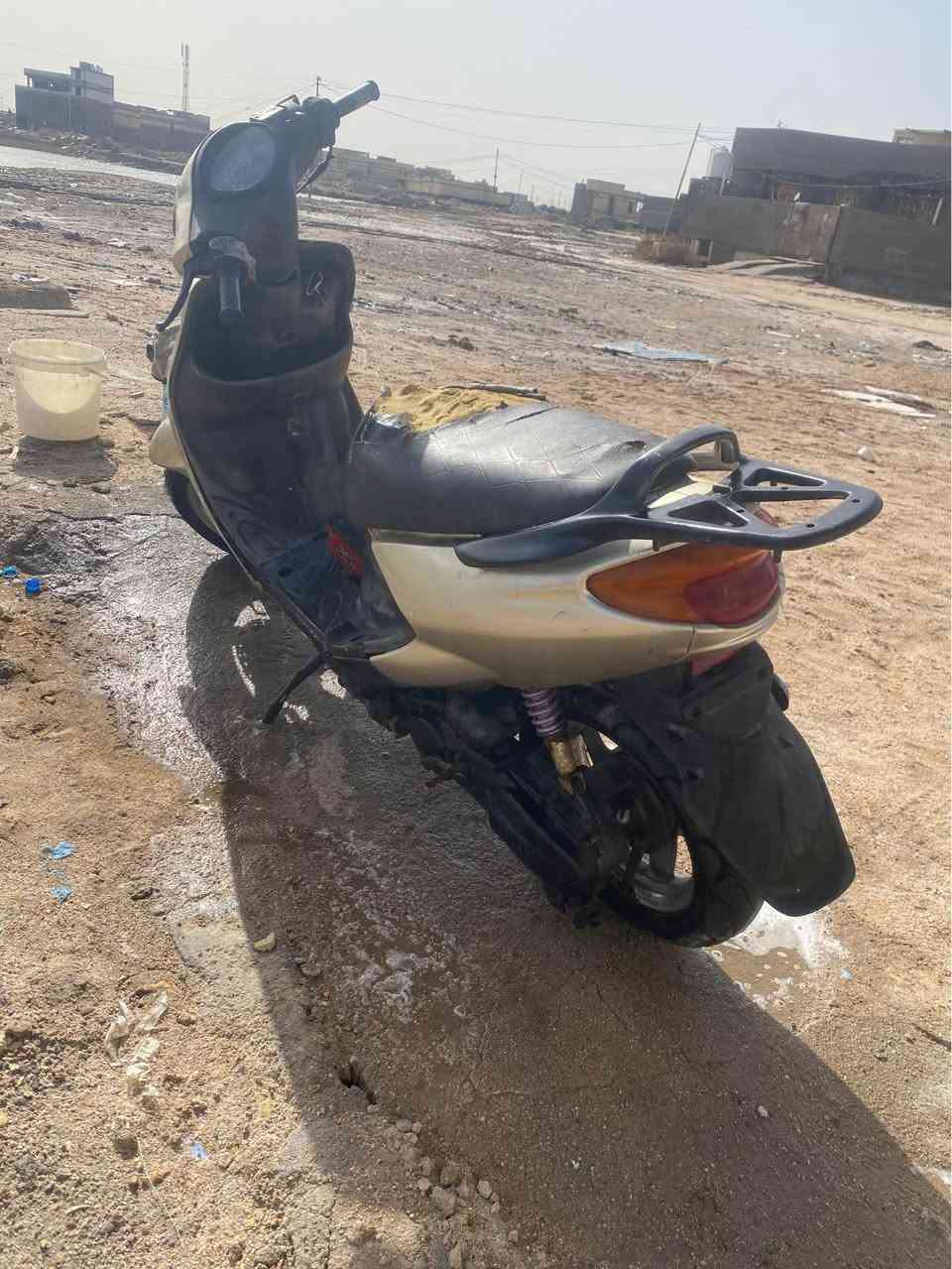 سلام عليكم لكزز ١٢٠ دراجه كلشي شغال مفتوح مره وحده دكه هندر كهربايات كامله دراجه ما بيها نقص مكان بصره رايده ٢٠٠وبيها مجال فقط وتساب *********** 
واتساب واتصال *********** البصرة, العراق
