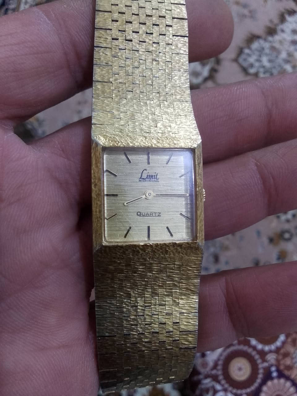 اللهم صل على محمد وال محمد الطيبين الطاهرين
ساعة سوار أصلية ابعاد 25*25 سيرها يلبس ايد ناعمة تفاصيلها داخل الصور سعرها 75 الف


**إذا كنت صاحب هذا الإعلان وتريد حذفه لأي سبب، رجاءا أرسل رسالة إلى الدعم الفني**