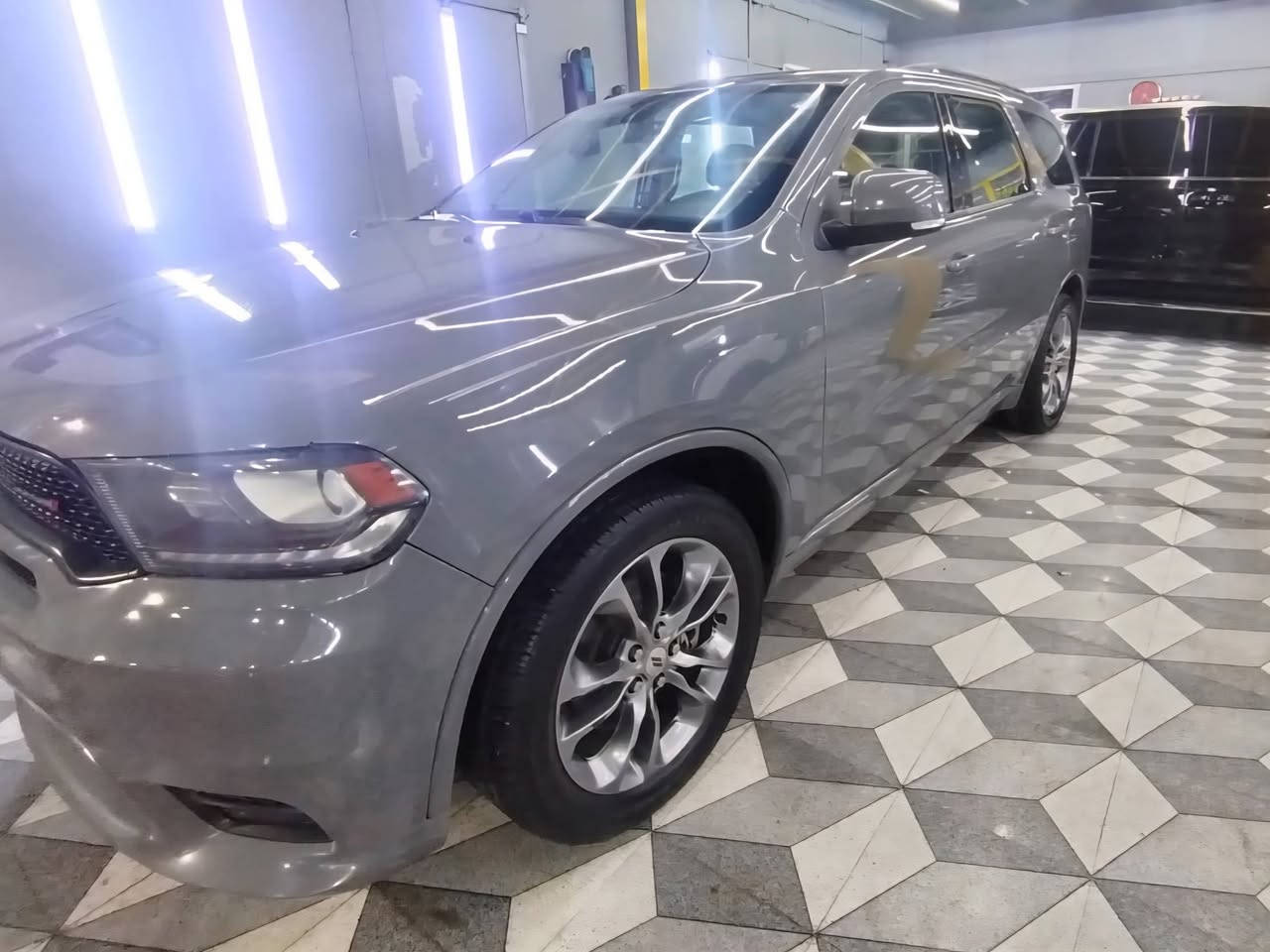 السلام عليكم
للبيع دوج دورانگو GT خليجي أصلي
موديل 2019
محرك 3600 قوي
7 راكب – عائلية ومريحة
لون سمنتي مميز ونادر
السيارة نظيفة جدًا وما محتاجة شي
حدايد صدر + تايرات أصلية جديدة
الماشي 125 ألف كيلو
رقم أربيل باسمي
السعر المطلوب 29 ونص
قابل للتفاوض للجادين فقط
للتواصل:  *********** 
سيارة موجوده في بغداد
