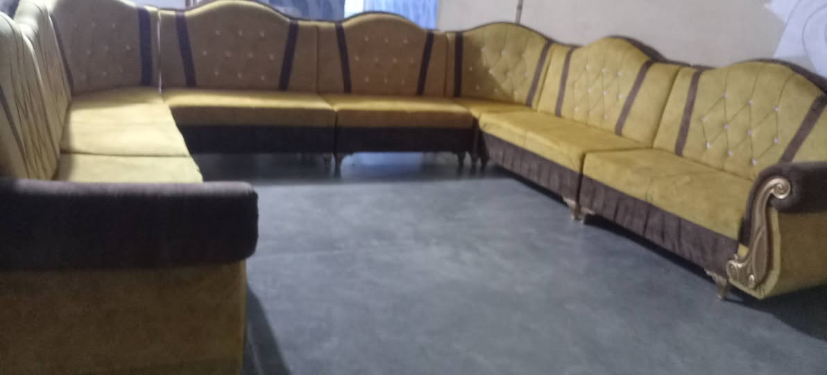 ديوان خشب عراقي ١٢متر زاويتين سعره مناسب جداً وبيع مستعجل للتواصل الرقم بي واتساب ***********
