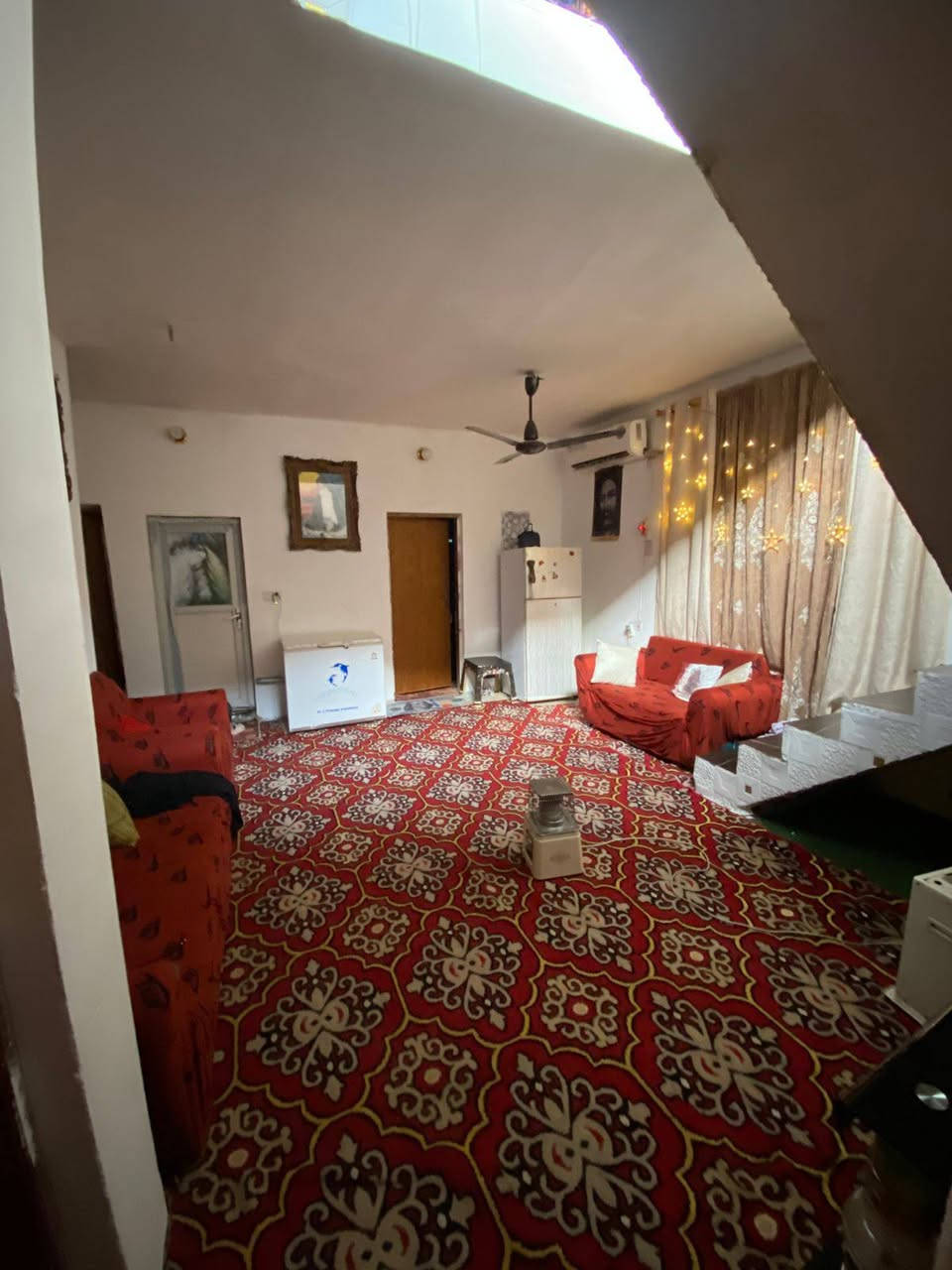 السلام عليكم ورحمة الله وبركاته بيت للبيع في منطقة البلديات شارع المصرف مساحة البيت 200 متر 10x20 يحتوي على ثلاث غرف مع حمام داخلي وخارجي البيت طابق واحد .. زراعي ضياء الحلفي بدون سند فقط مكاتبه للاستفسار الاتصال على الرقم التالي ‭٠٧٧٠ ٩٨١ ٩٥١٣‬ السعر 220 مليون .
