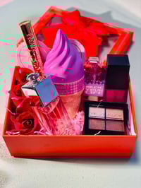 بكجات عيد حب • عطور ومكياج • بوكسات فخمة