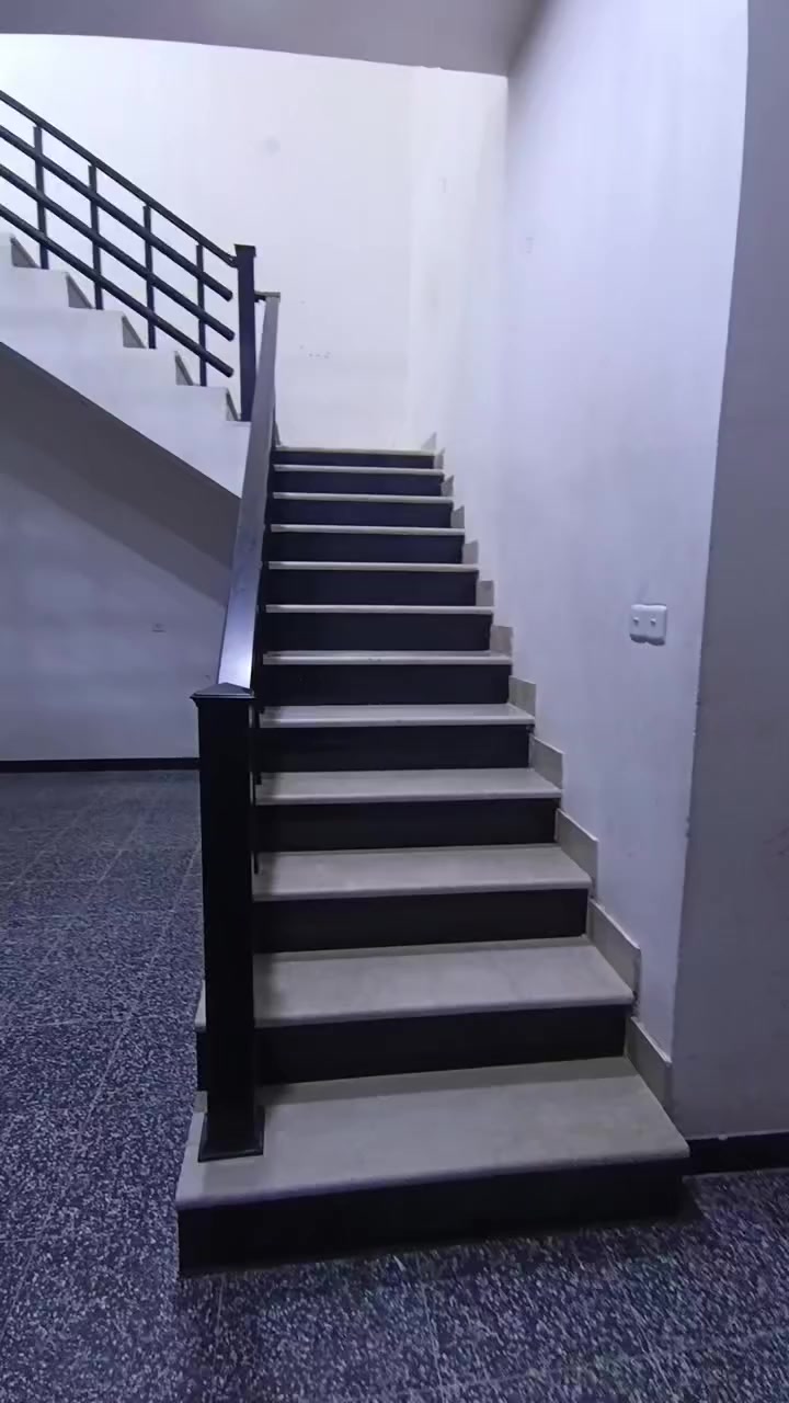 السلام عليكم ورحمه الله وبركاته.
الدار للايجار.. مساحه(300)م بناء حديث. 
يحتوي على..4غرف نوم🔴واستقبال🔴ومطبخ🔴حولي كبير🔴حمام عدد2في الطابق الثاني🔴حمام عدد3في الطابق الاول🔴كراج كبير🔴حديقه خارجيه🔴حمام خارجي🔴سطح عدد2🔴.!
العنوان:الغزاليه نهايه شارع مدير الامن في الزراعي.👍
للاستفسار الاتصال على الرقم التالي..
(***********).
ملاحظه..البيت بناء حديث👍🔴
