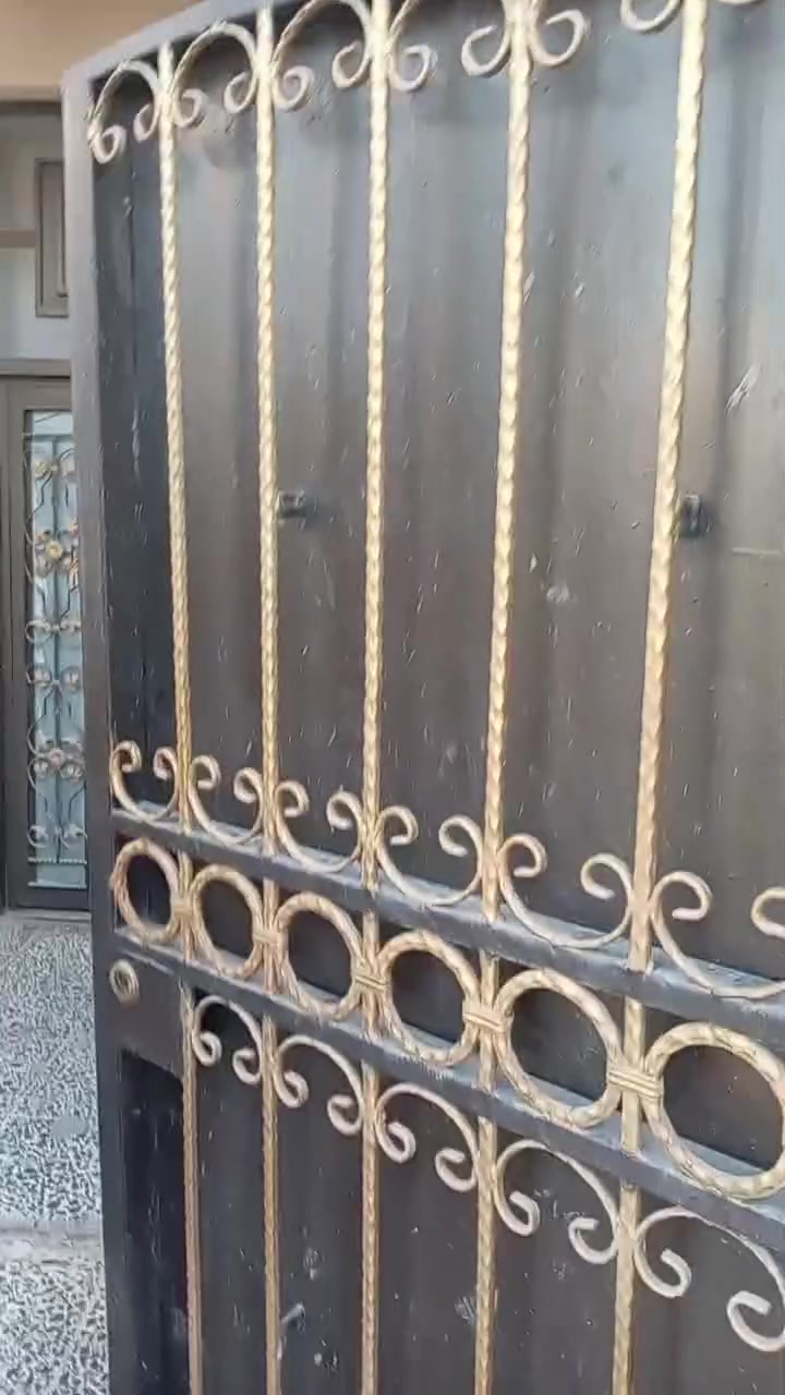 دار للإيجار
الموقع شارع ١٧ مقابل مركز القطانة طابق واحد نظيف يحتوي على غرفة نوم استقبال مطبخ وحولي حمامين مشتركة الإيجار 500 للاستفسار 
الاتصال ***********
