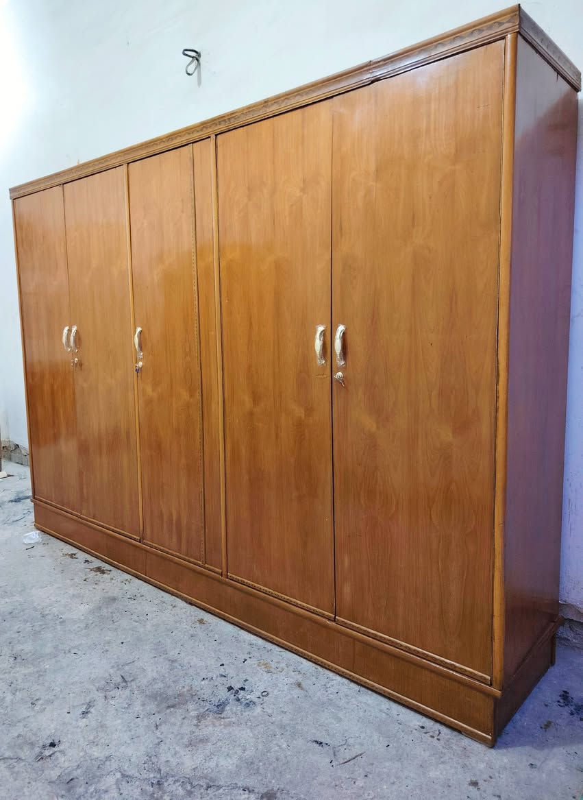 السلام عليكم 
كنتور ٥ ابواب نضيف كل باب وحد السعر ٢٤٠
كنتور ٥ ابواب نضيف السعر ٢٢٥
مكاني بغداد الشعله الرقم *********** يوجد توصيل بكروه
