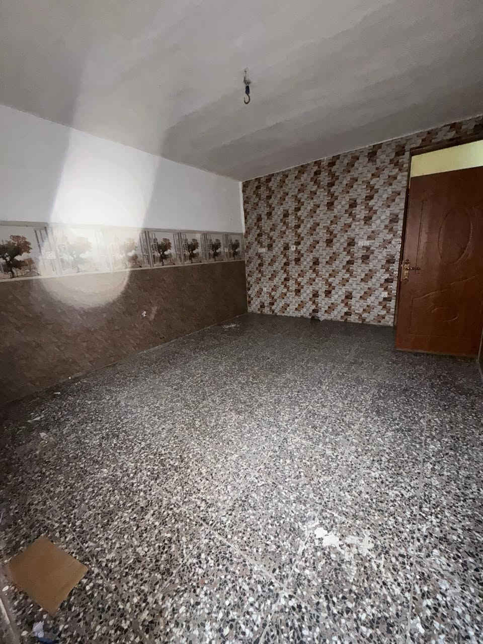🔸 مشتمل #للايجار  نضامه وحدتين سكنيه ✅
75متر بناء سنة 2024 اخو الحديث زيرو🔑كامل مكمل

الطابق الارضي1️⃣:مدخلين واستقبال كبيره ومطبخ وخدمات وغرفه نوم كبيره
والطابق الثاني 2️⃣: متاجر وحد لعائله صغيره ومرتبه

🔸موقع ممتاز📍الشعب تجاري عل شارع حي الصحه قرب جامع الحق
 
🔸السعر الايجار : نهايته 350الف قفل رجاءا بلا احراج
مع الدار محتوياته للاستفاده والاستخدام ماطور ماء وسخان وتانكي واير سحب + جوزره + واير انرنيت

🔸معروض بمكتب ابو علي الدراجي للعقار 🏛️
الشعب-نهايت شارع الصحه-مقابيل كرزات ركن الصحه *********** 📞 *********** 📞 ‭

