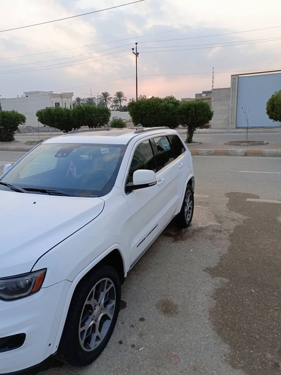 سلام عليكم جيب 18 فول مواصفات فتحه سقف رادار  امامي خلفي حساسات خلفيه اماميه كشنات كهرباء كشنات تتفأه اماميه خلفيه كشنات جلد فور ويل 4×4 محرك 8 سلندر هيمي 
ضربه خفيفه  وجاملغ ايسر  وباب سعر 255 /مكان سياره ميسان عماره  ***********
